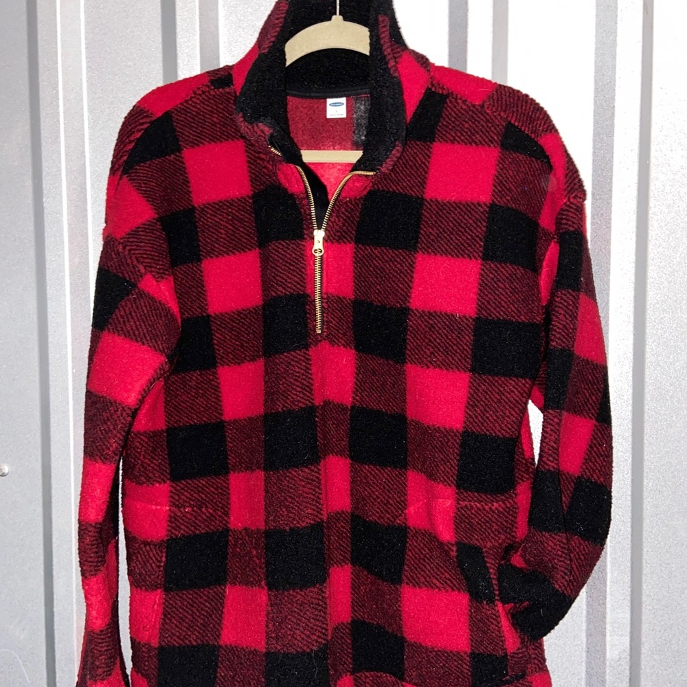 Red/ black fleece pull over